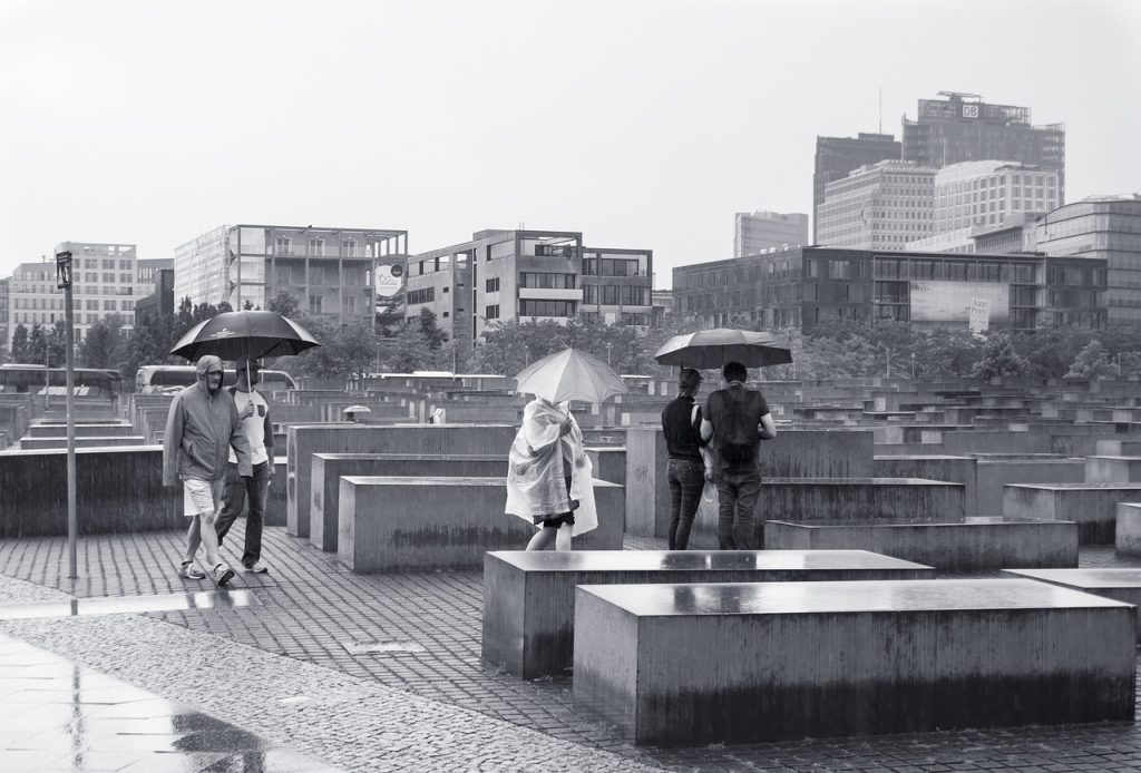 berlin, rain, memorials attesting to the achievements-2963142.jpg