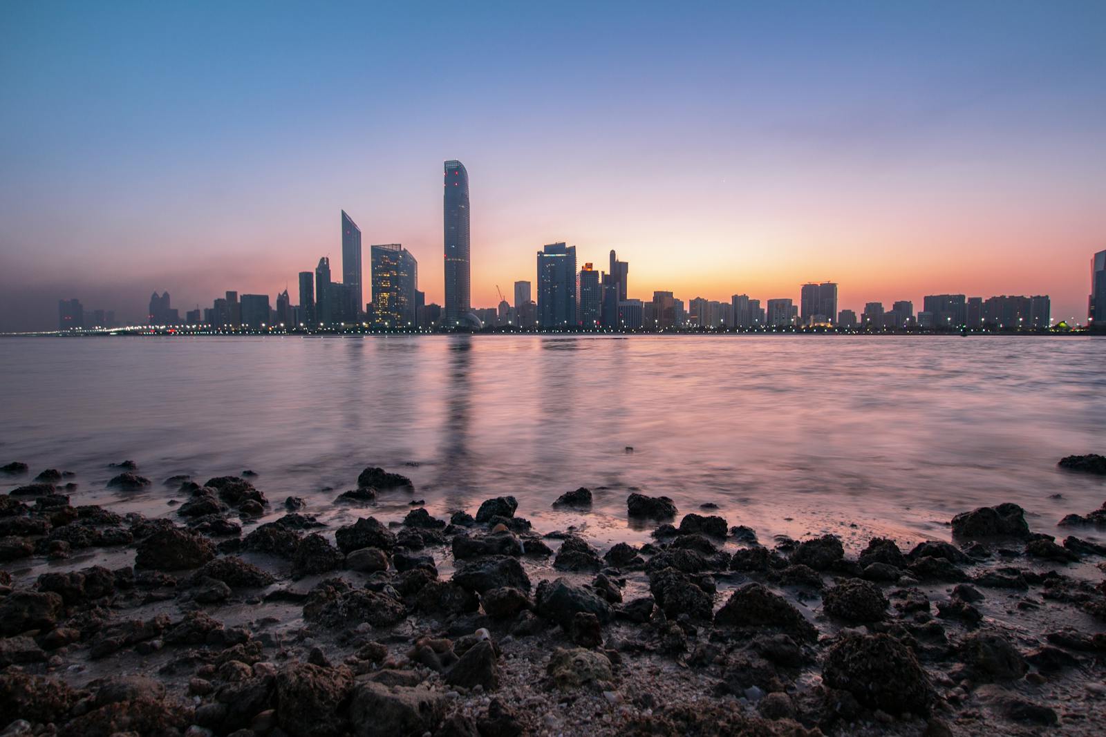 Dubai Gelir Vergisi 2025: Serbest Bölge Vergi Muafiyeti Gerçekten Bitti Mi?
